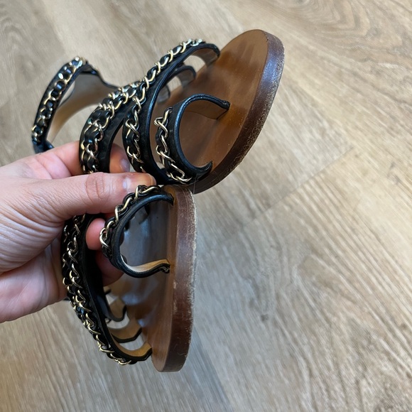 Chanel Size 39 Black Leather Gold Chain Sandals - Picture 3 of 7